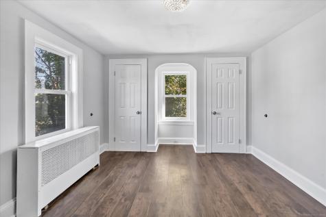 374 Mapledale Place Bridgeport CT 06610