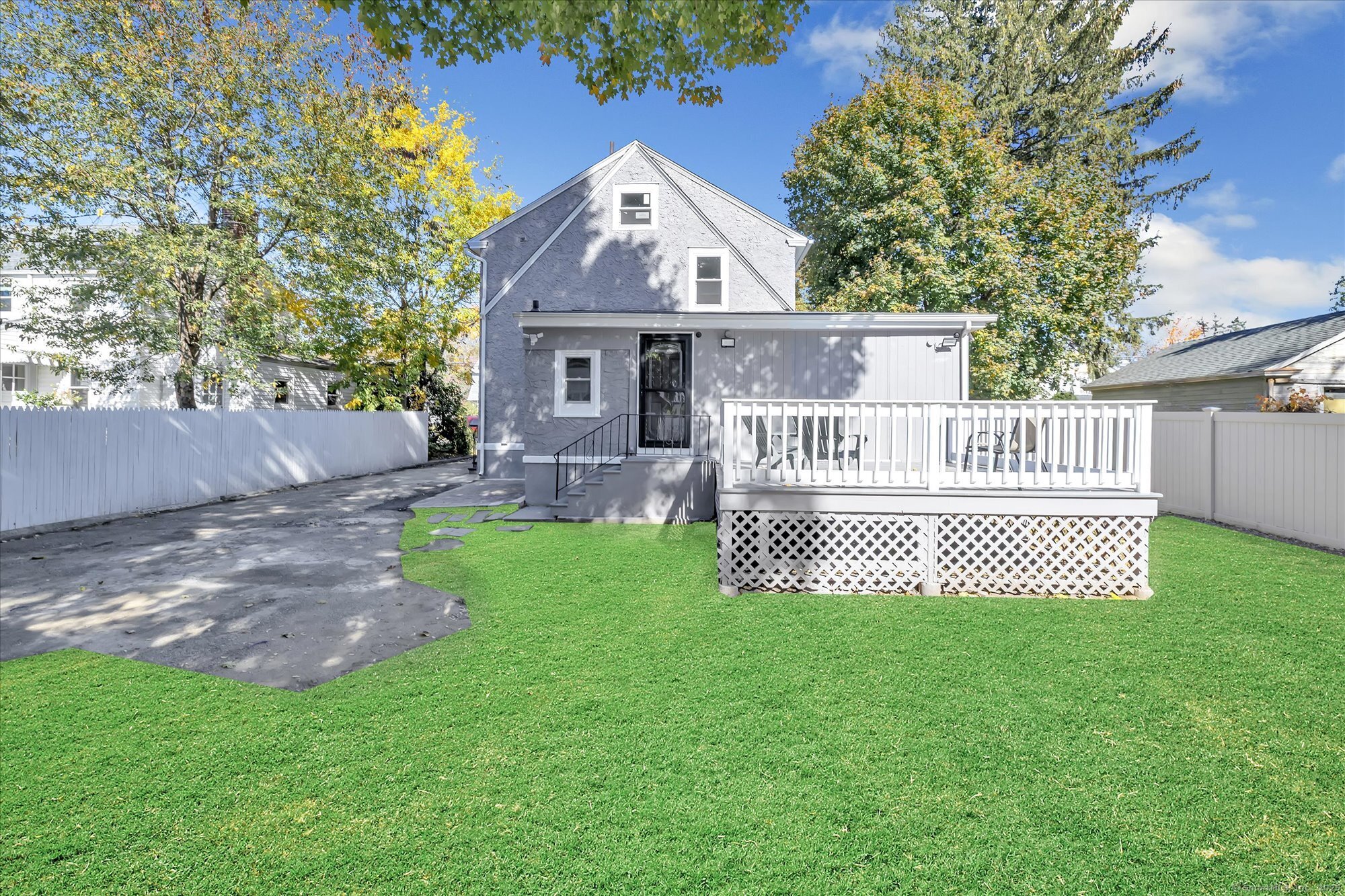 374 Mapledale Place Bridgeport CT 06610