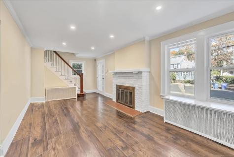 374 Mapledale Place Bridgeport CT 06610