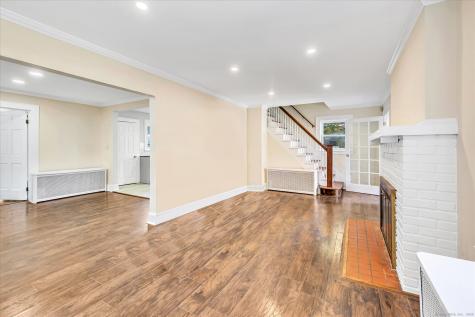 374 Mapledale Place Bridgeport CT 06610