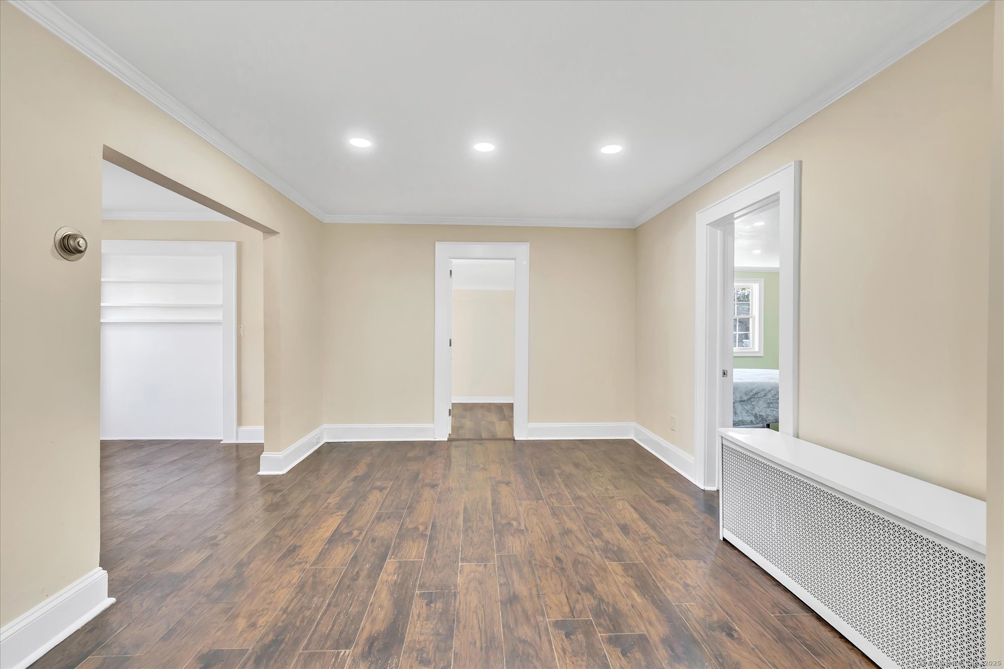 374 Mapledale Place Bridgeport CT 06610