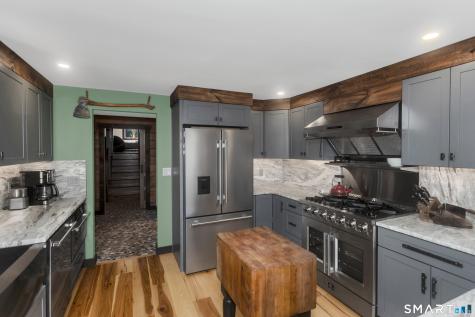 174 South Grand Street Suffield CT 06093
