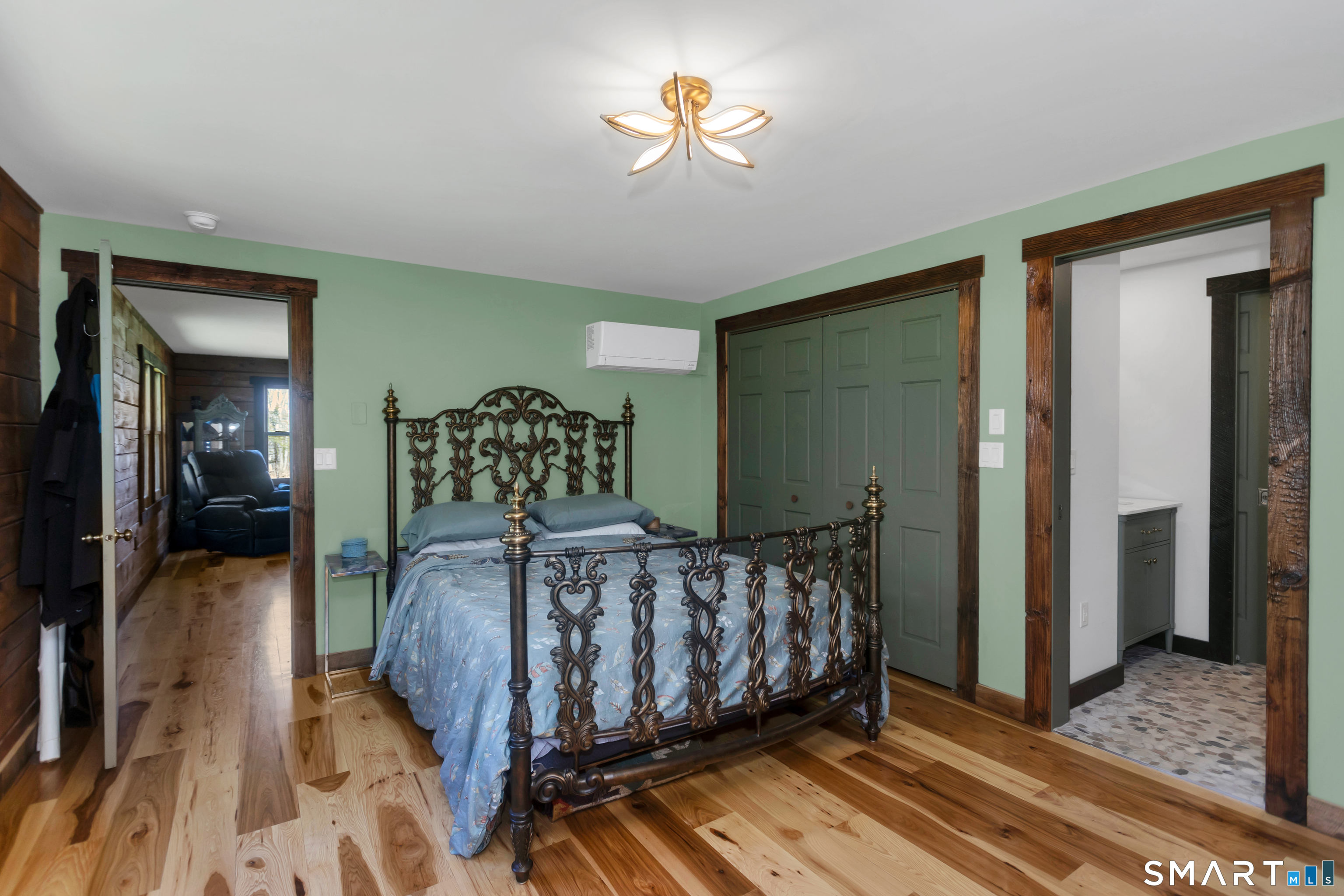 174 South Grand Street Suffield CT 06093