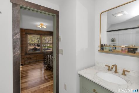 174 South Grand Street Suffield CT 06093
