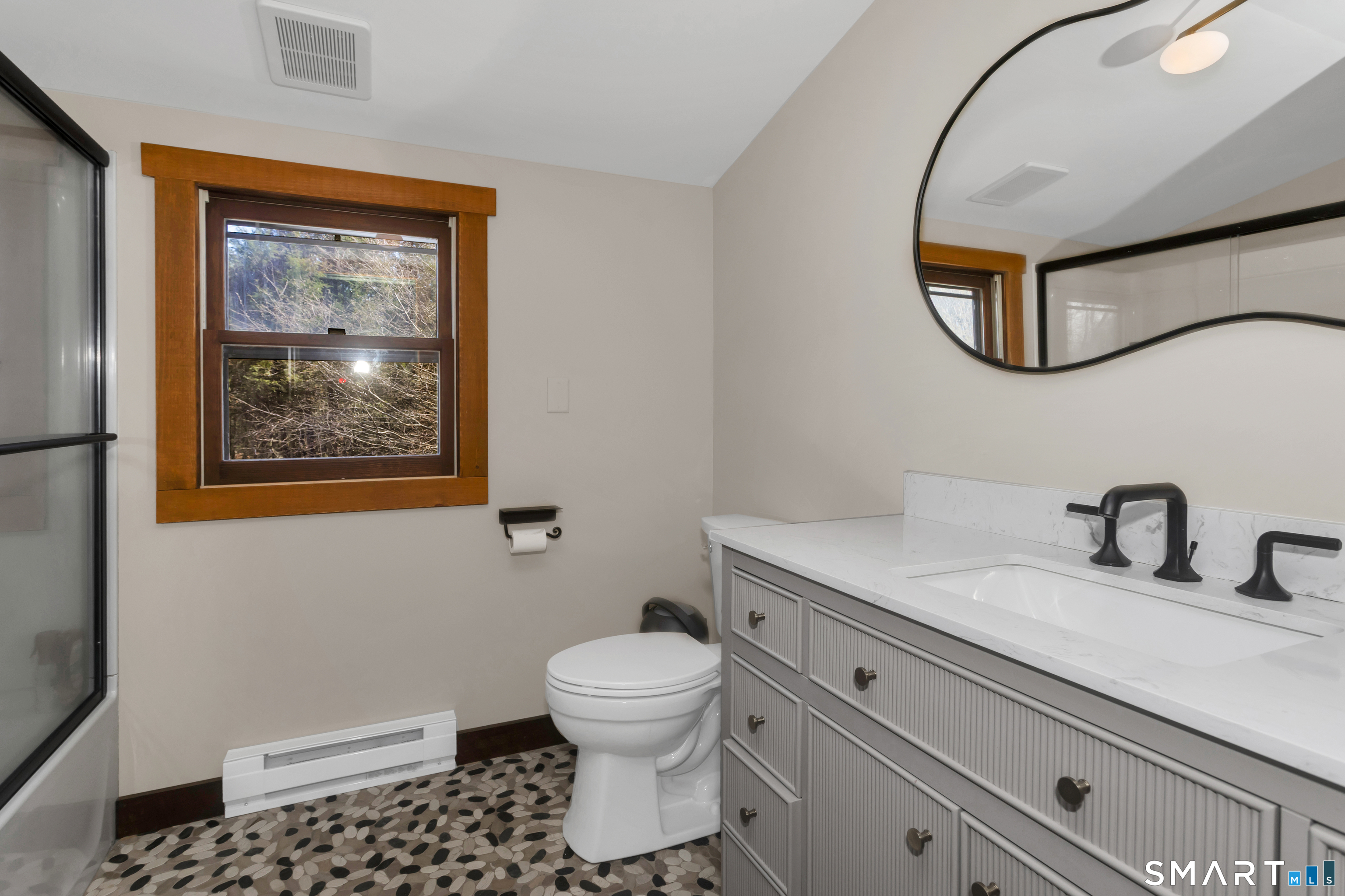 174 South Grand Street Suffield CT 06093