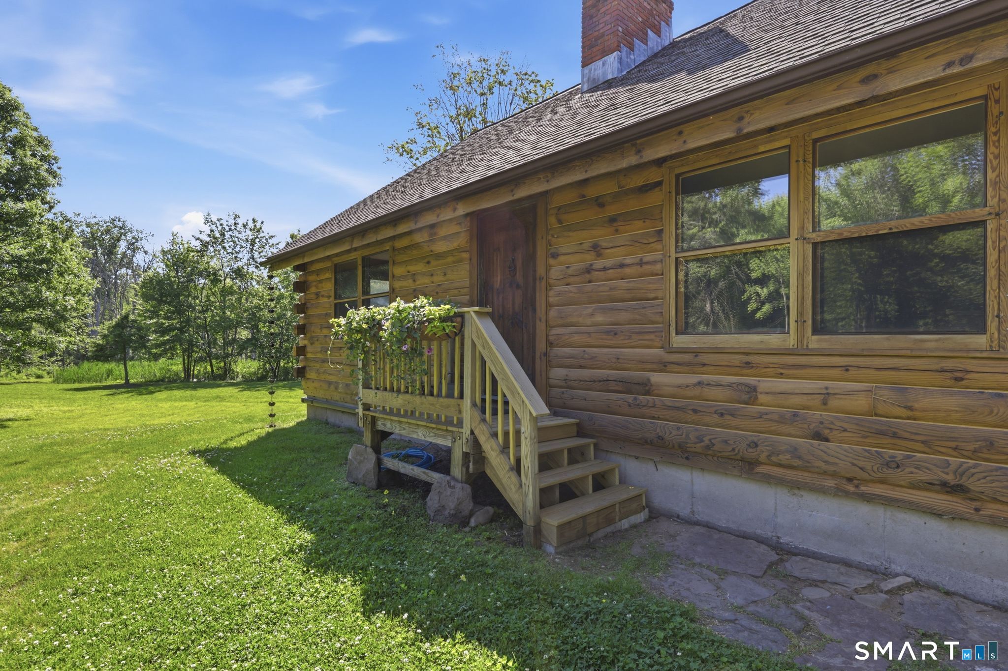 174 South Grand Street Suffield CT 06093