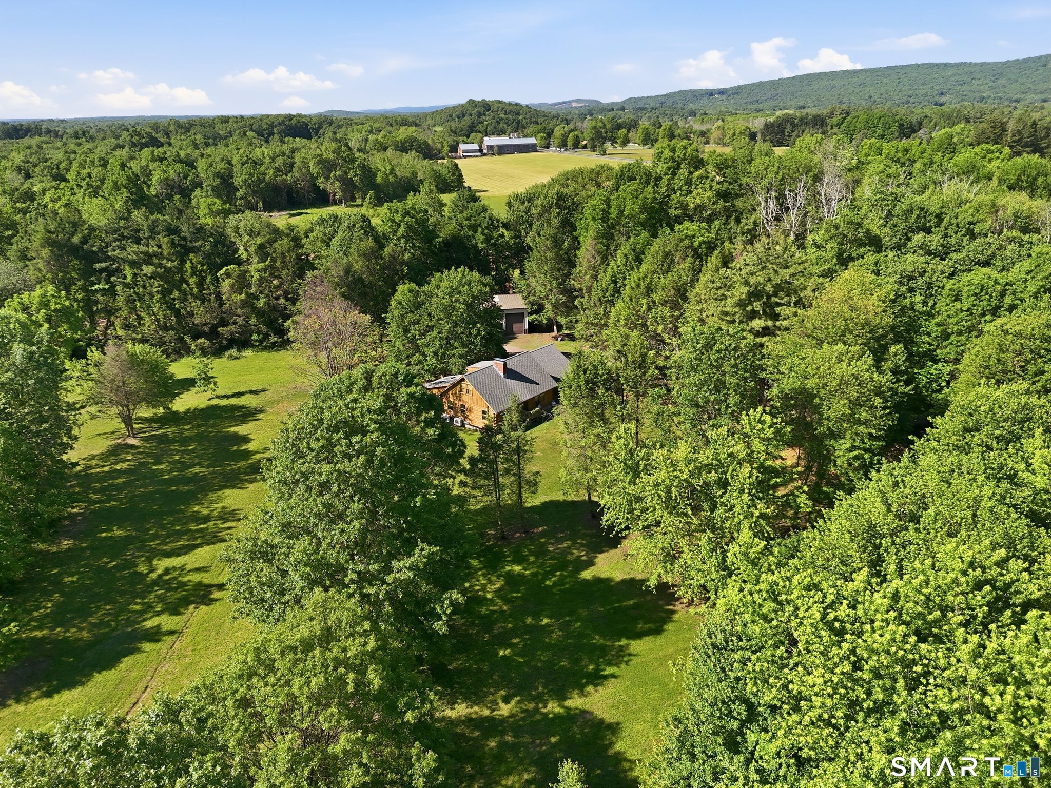 174 South Grand Street Suffield CT 06093