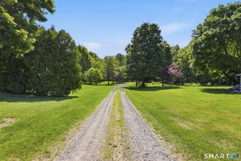 174 South Grand Street Suffield CT 06093