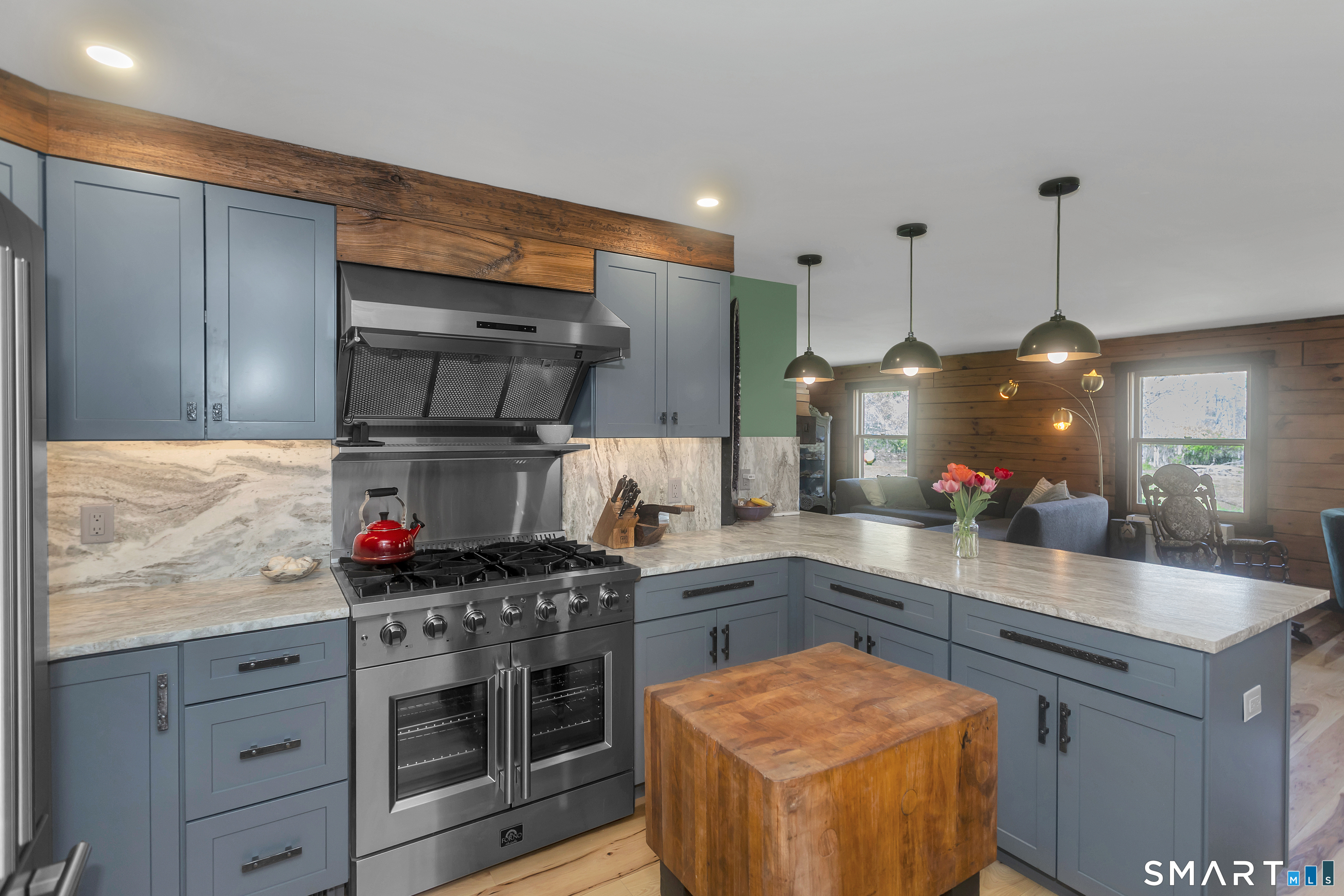 174 South Grand Street Suffield CT 06093