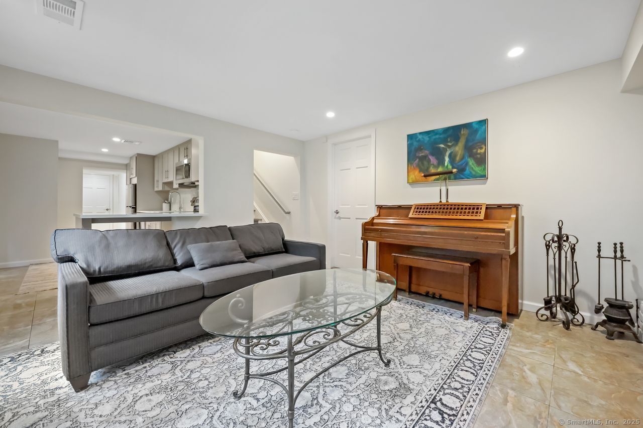 176 Logan Road New Canaan CT 06840