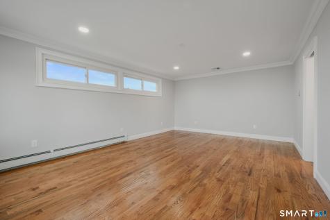 1092 Ocean Avenue New London CT 06320
