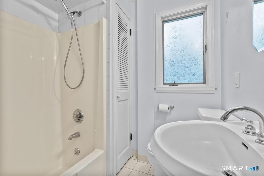 65 Deerfield Avenue Middletown CT 06457