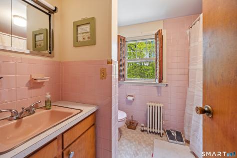 27 Theroux Avenue Waterbury CT 06708