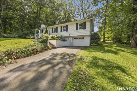 11 Walnut Lane North Branford CT 06472