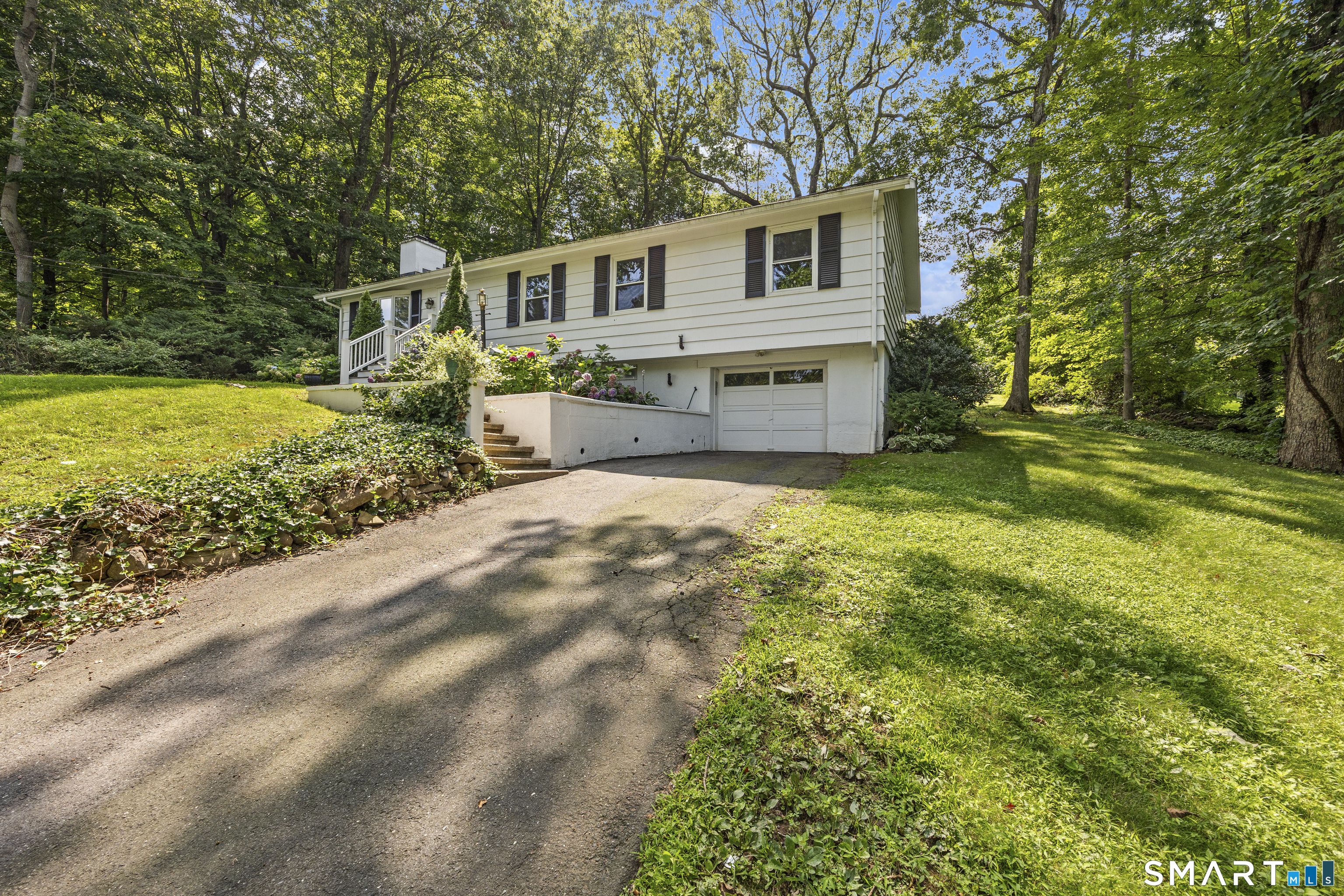 11 Walnut Lane North Branford CT 06472