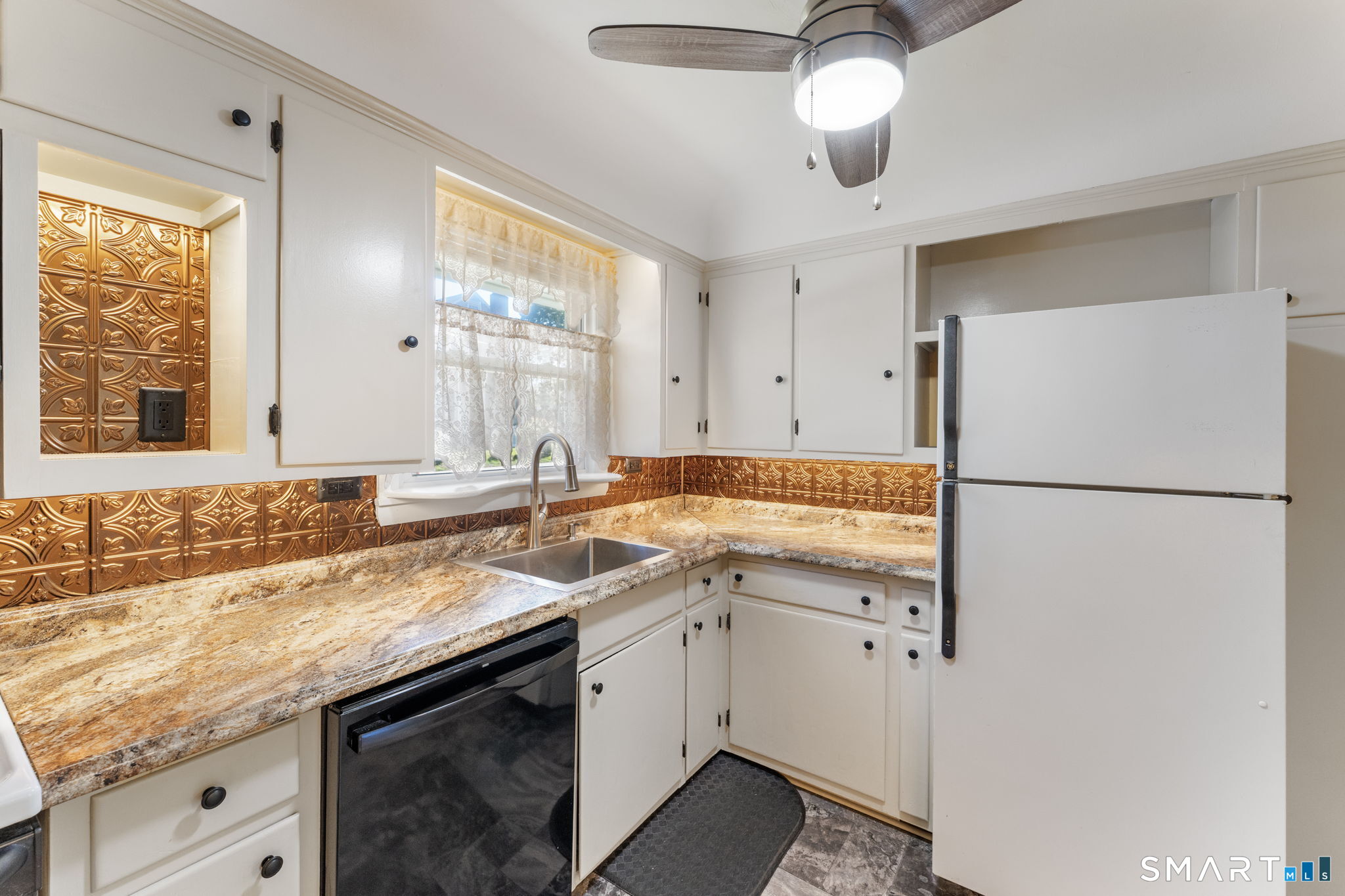 4 Meditz Court Norwich CT 06360