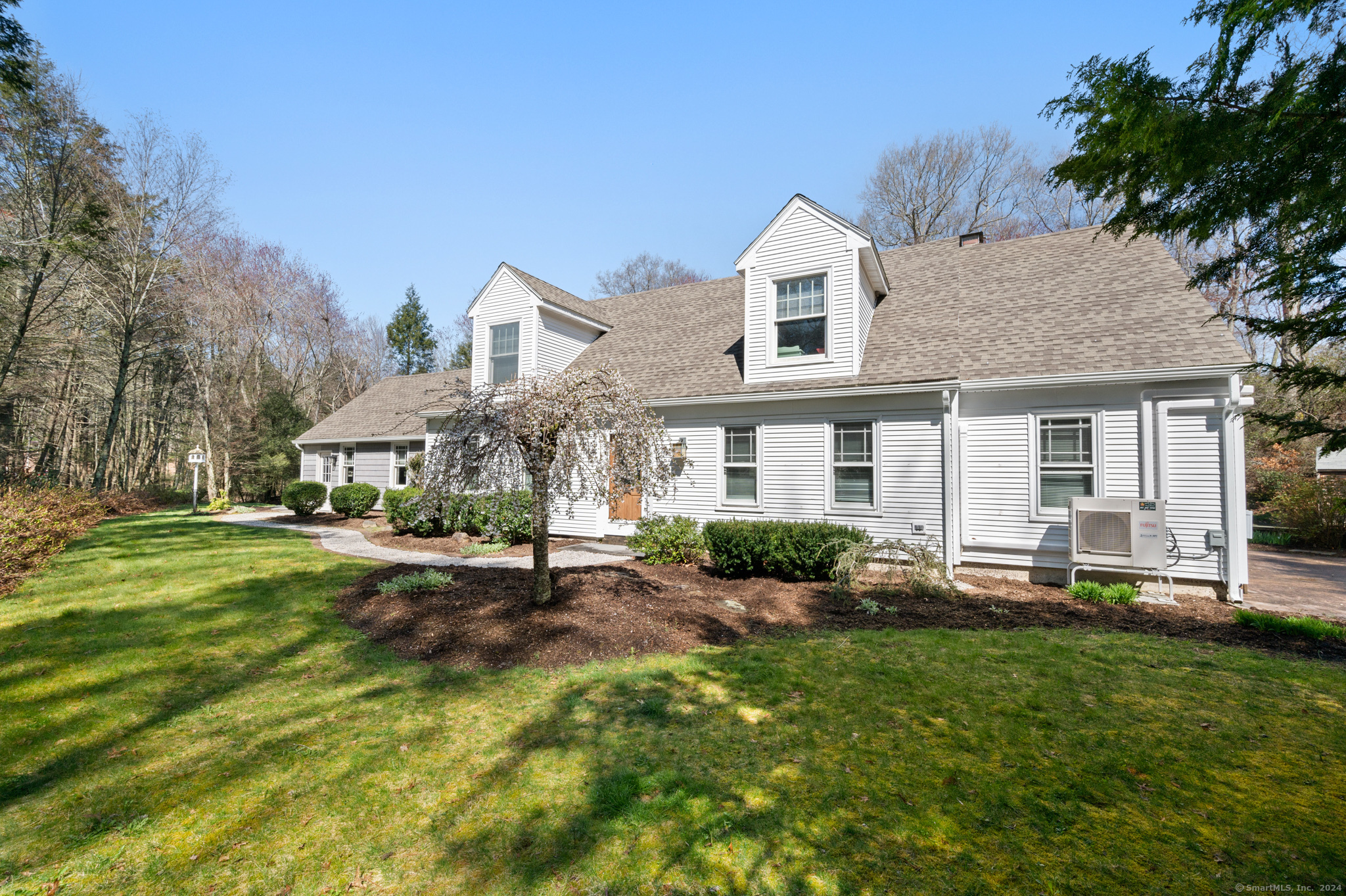 8 Winthrop Drive East Lyme CT 06333