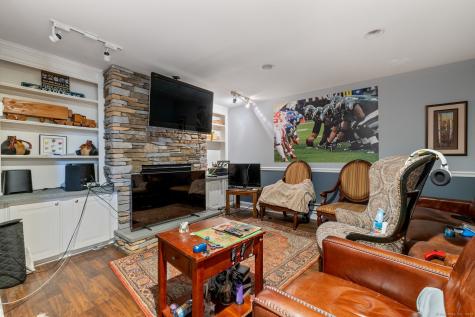 4 Abbey Lane Newtown CT 06470