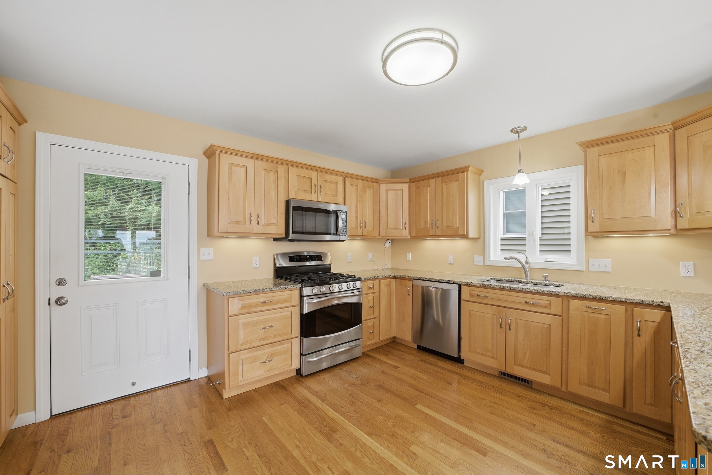 64 Hawthorne Street West Haven CT 06516