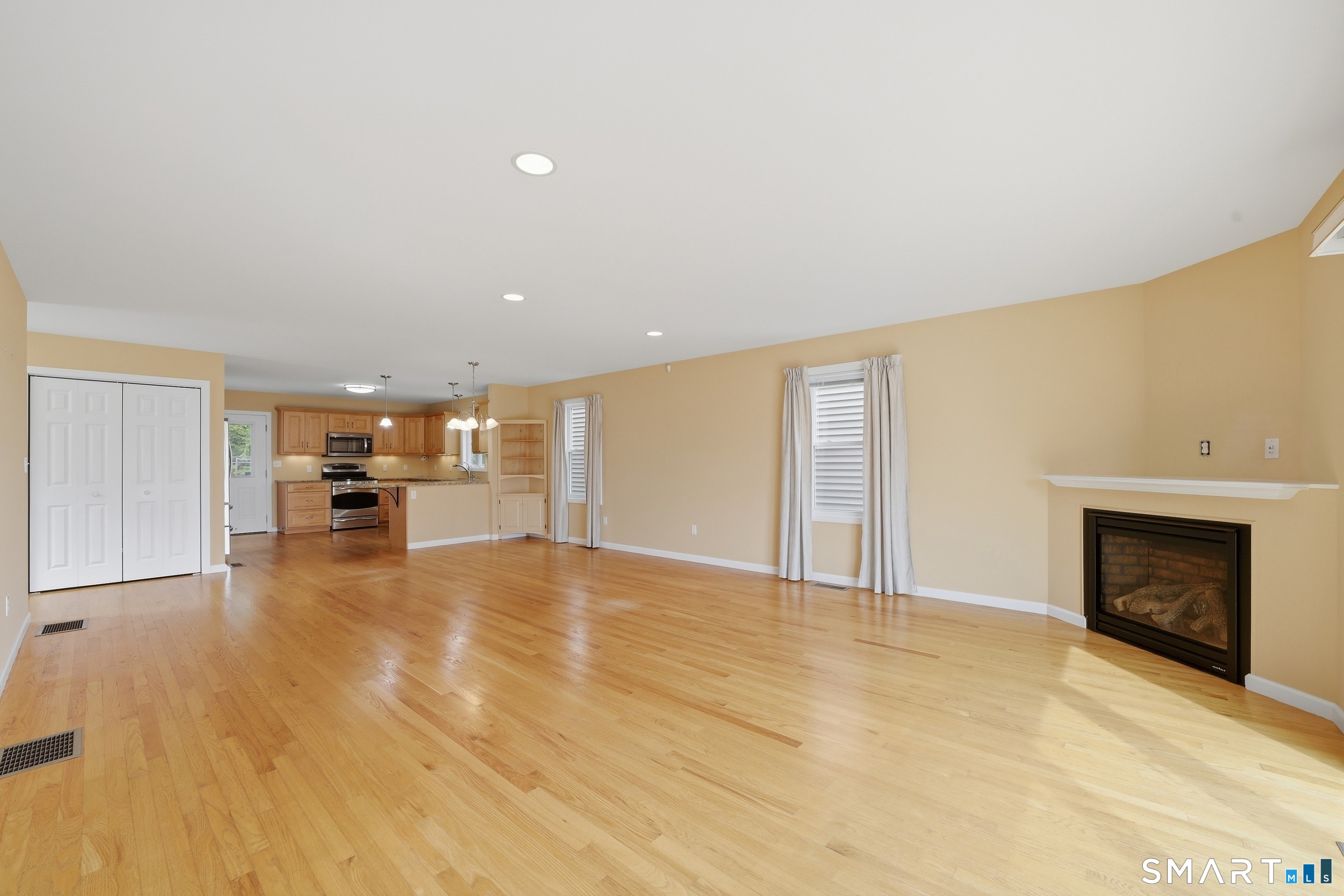 64 Hawthorne Street West Haven CT 06516