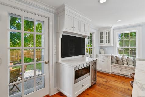 215 Old Post Road Fairfield CT 06824