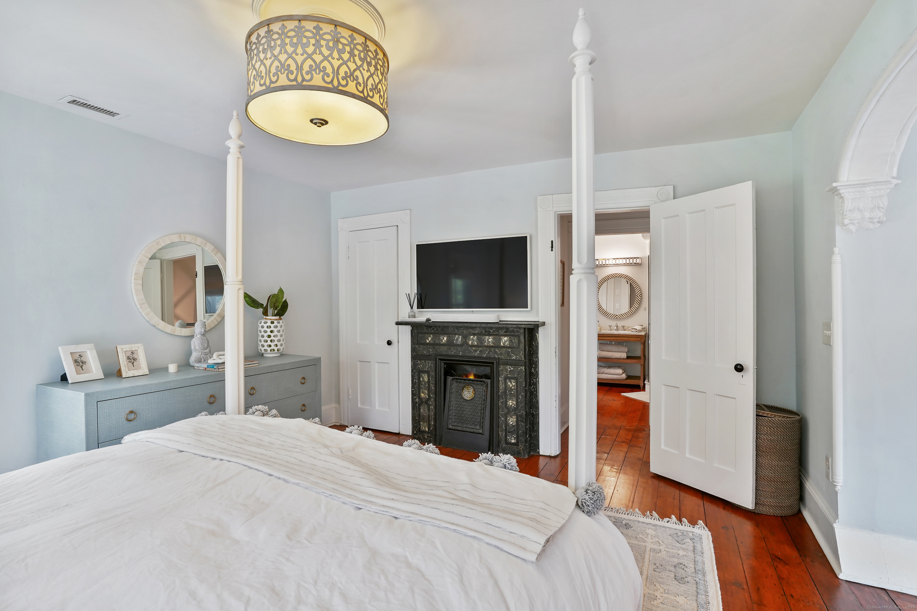 215 Old Post Road Fairfield CT 06824
