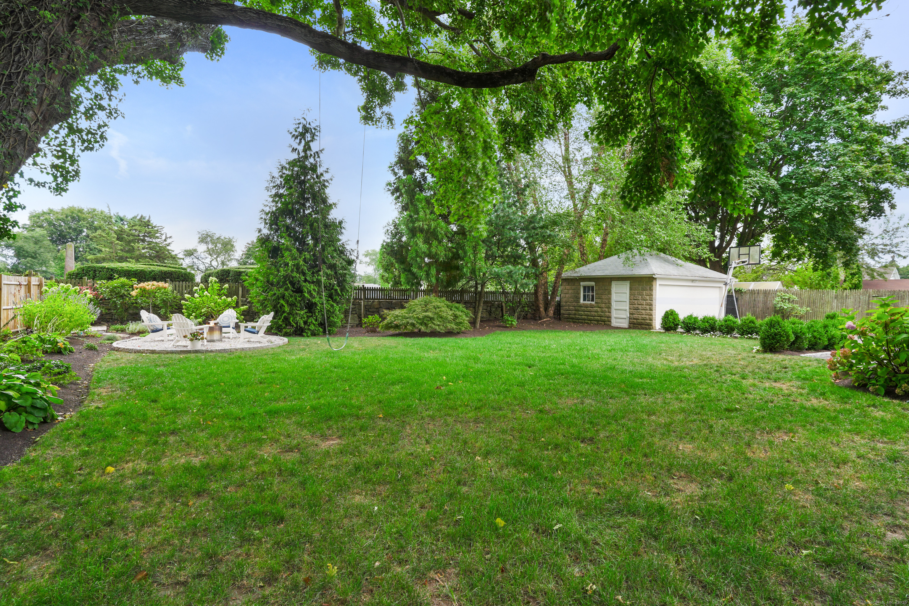 215 Old Post Road Fairfield CT 06824