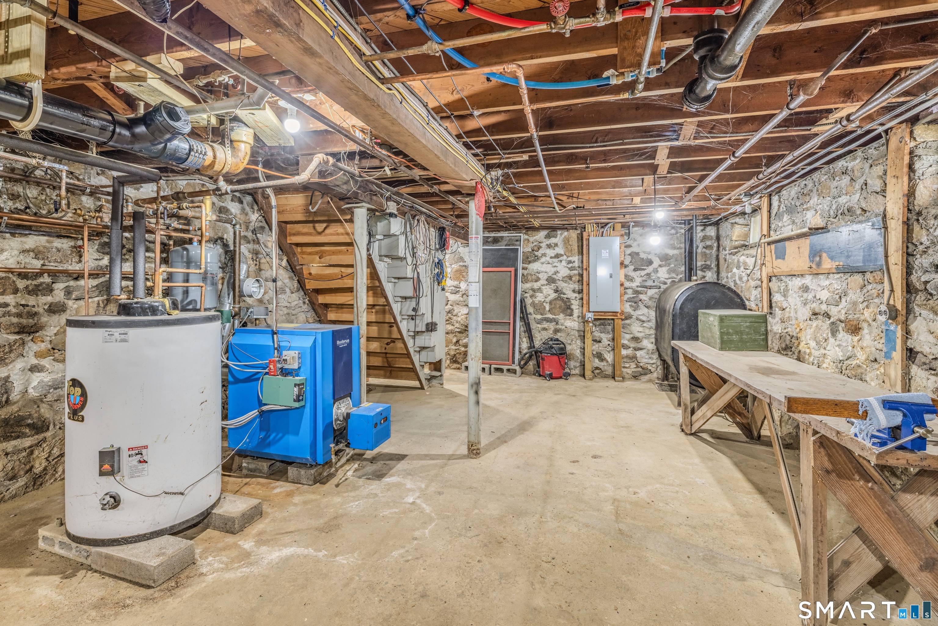 693 Middle Turnpike Mansfield CT 06268