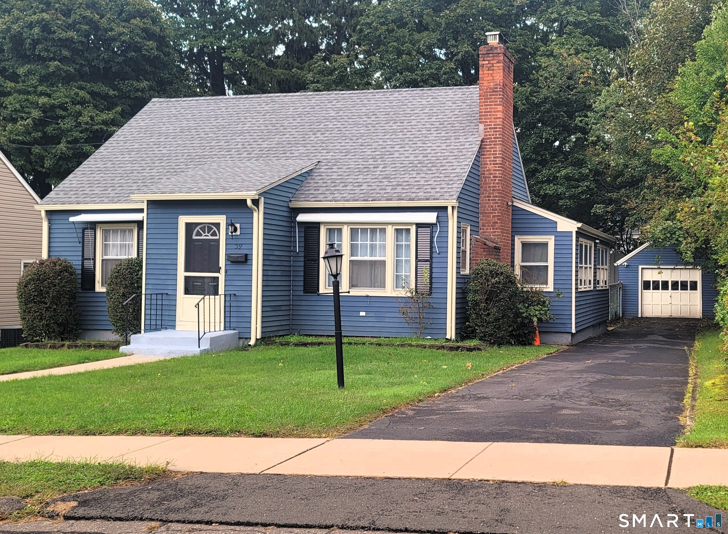 39 Ardmore Road Manchester CT 06040
