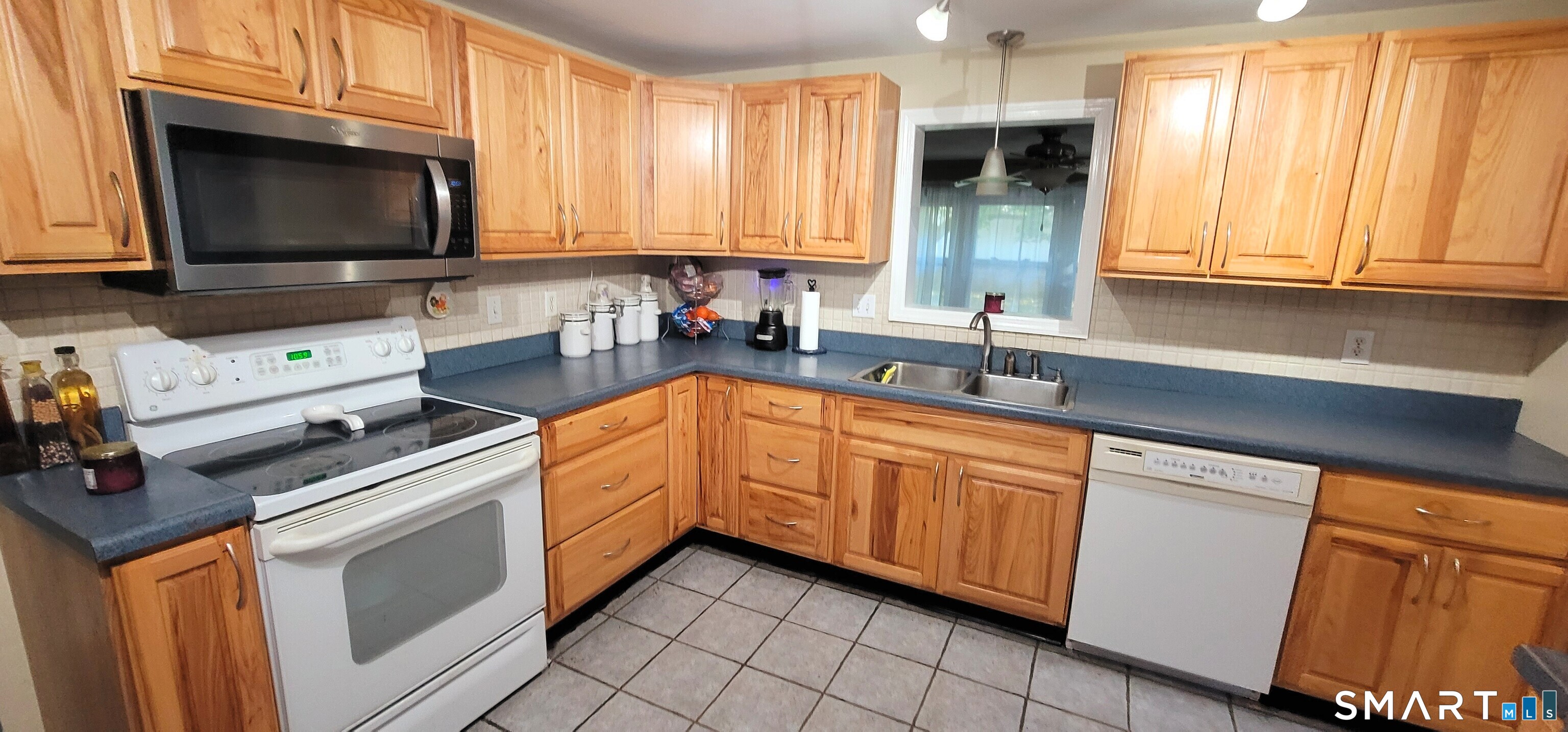 39 Ardmore Road Manchester CT 06040