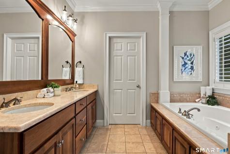 10 Livingston Road Canton CT 06019