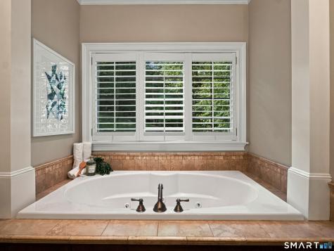 10 Livingston Road Canton CT 06019