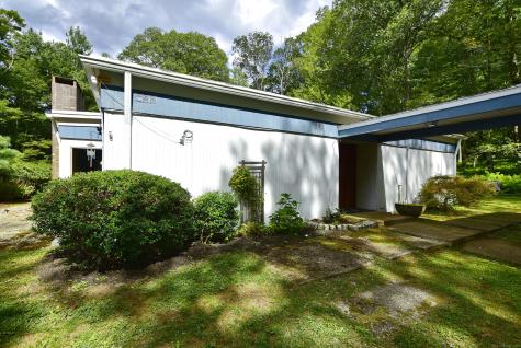 16 Pilfershire Road Eastford CT 06242