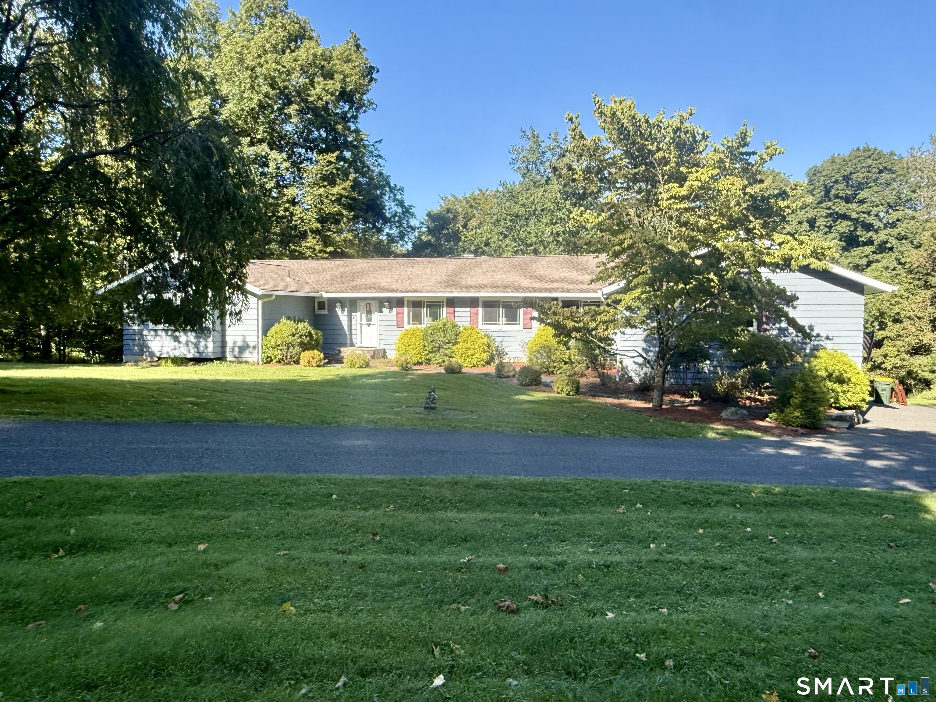 8 Signal Hill Road Brookfield CT 06804