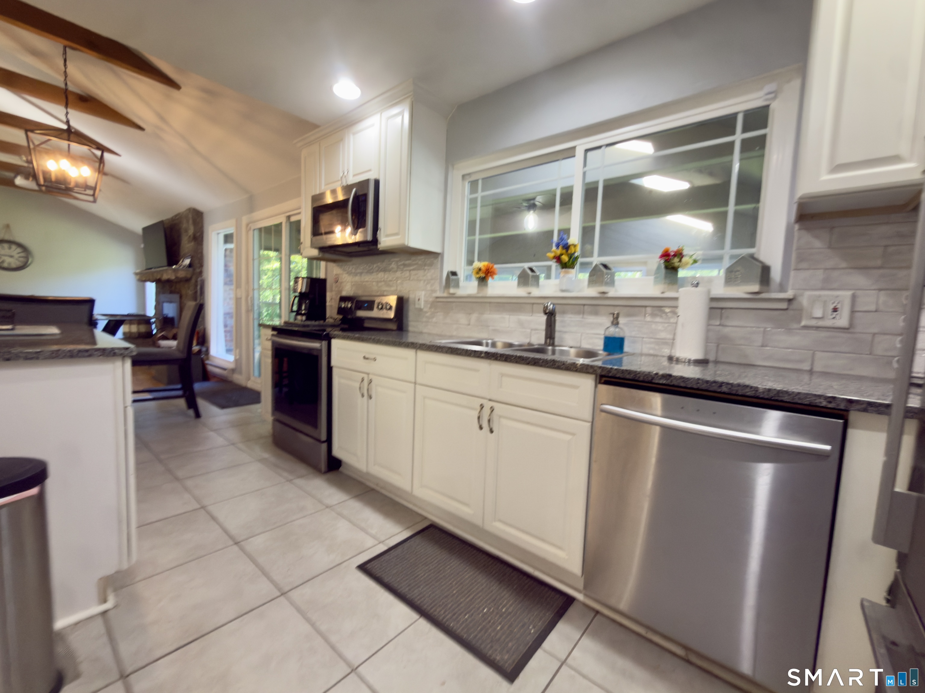 8 Signal Hill Road Brookfield CT 06804