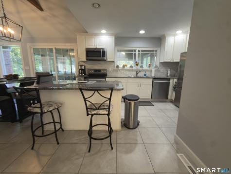 8 Signal Hill Road Brookfield CT 06804