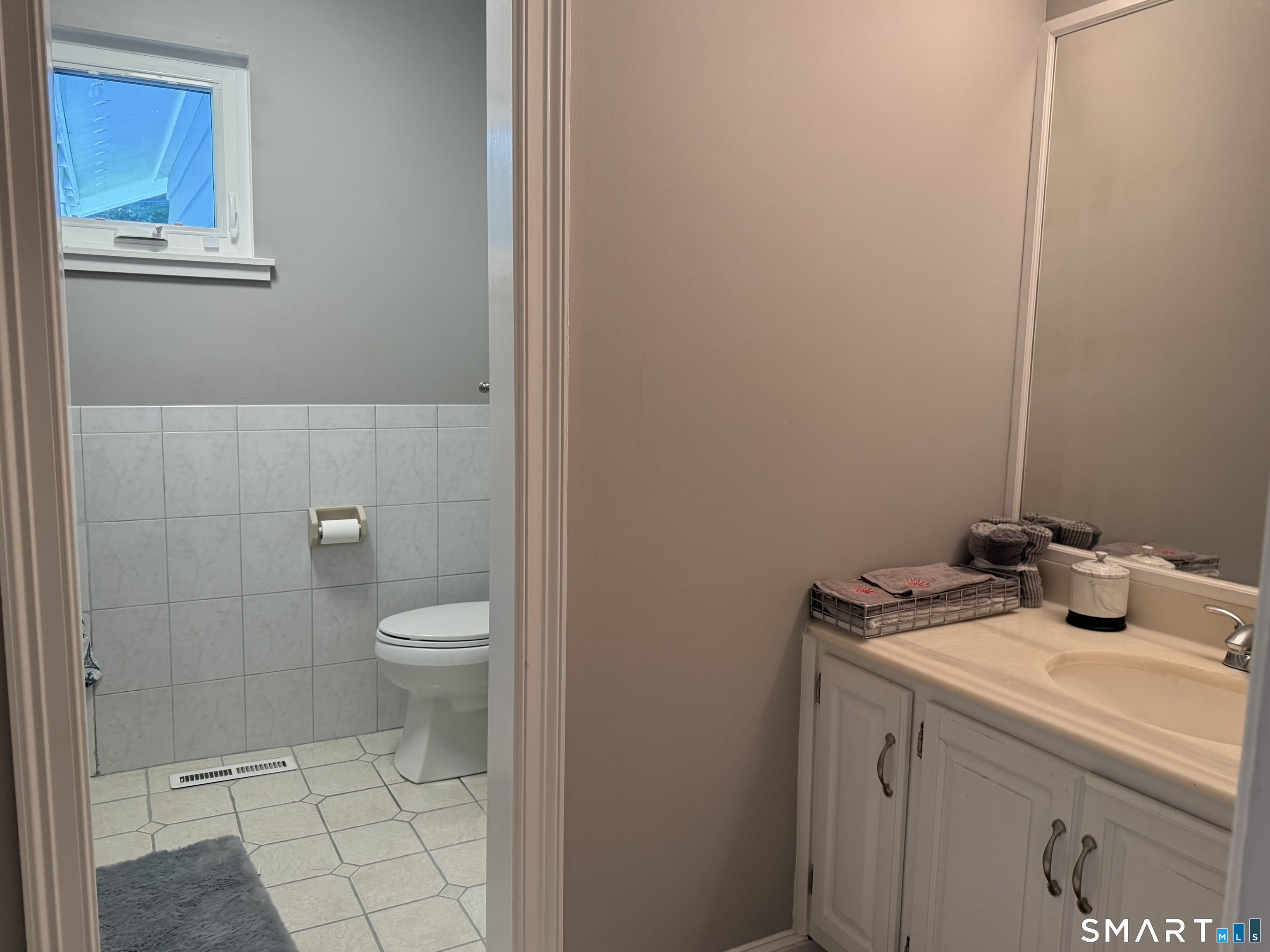 8 Signal Hill Road Brookfield CT 06804