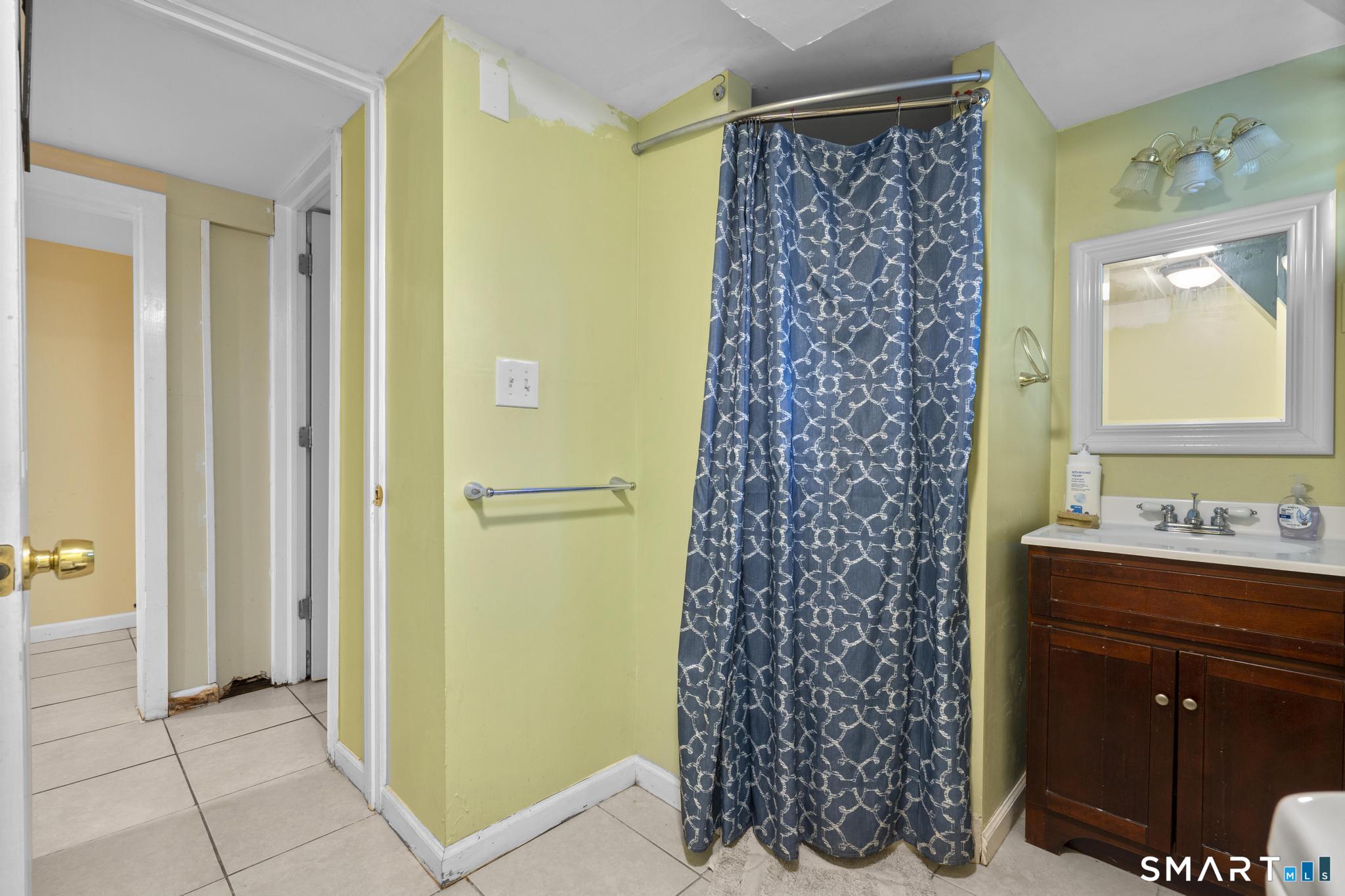 4 Mayfair Road Bloomfield CT 06002