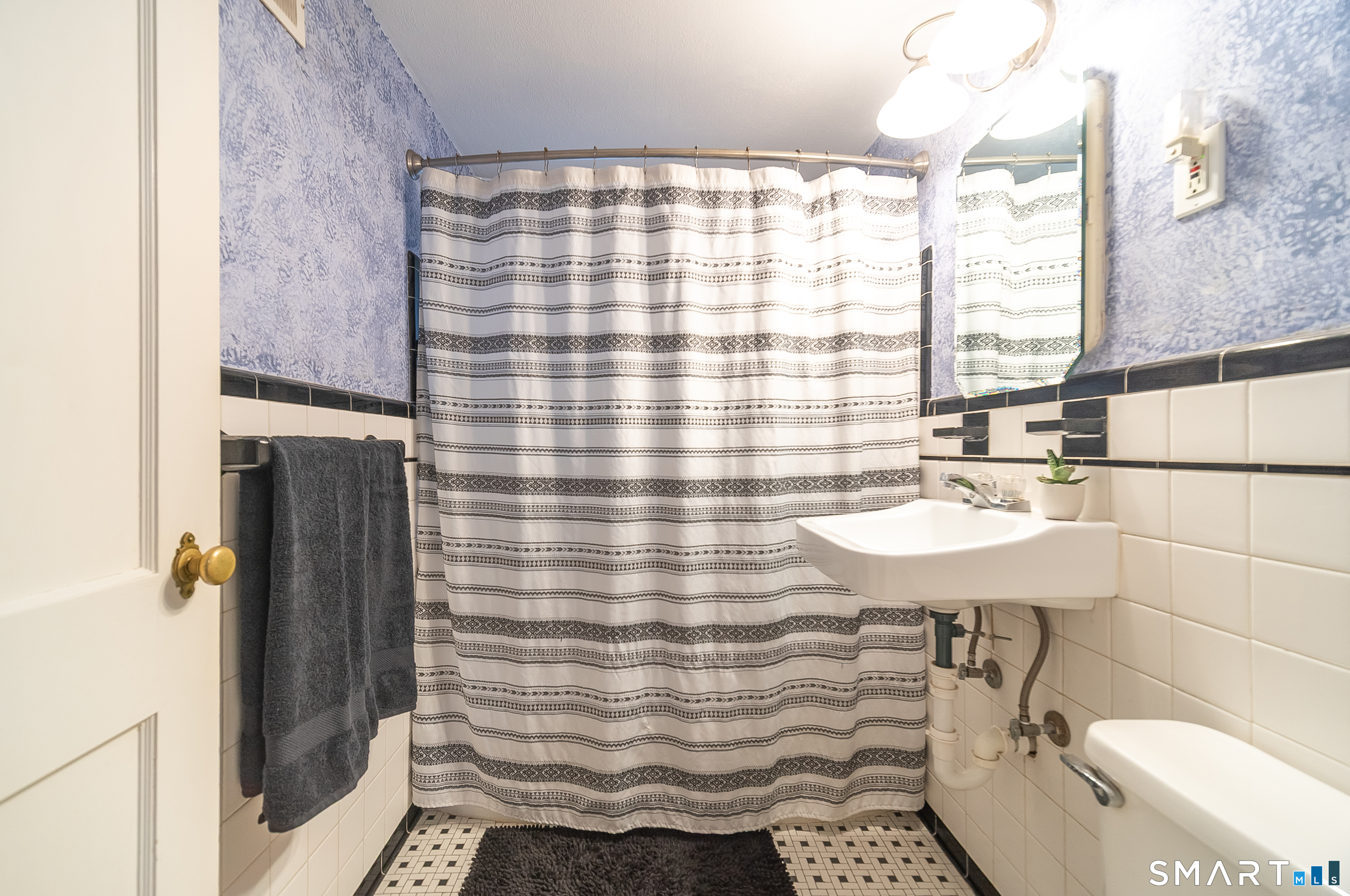47 Shannon Road East Hartford CT 06118