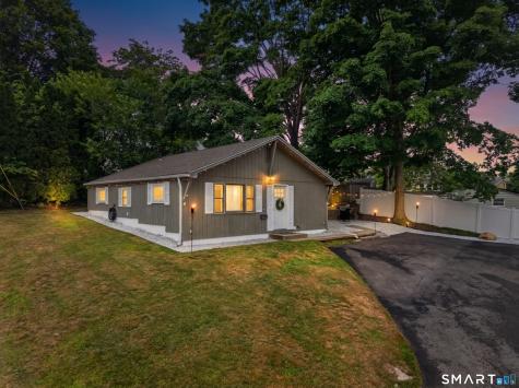 17 Grove Street New London CT 06320