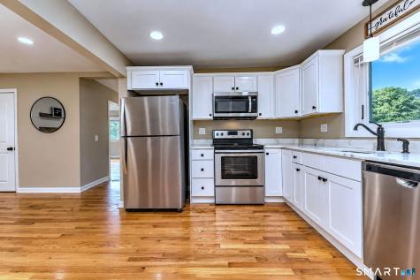 17 Riviera Terrace Oxford CT 06478