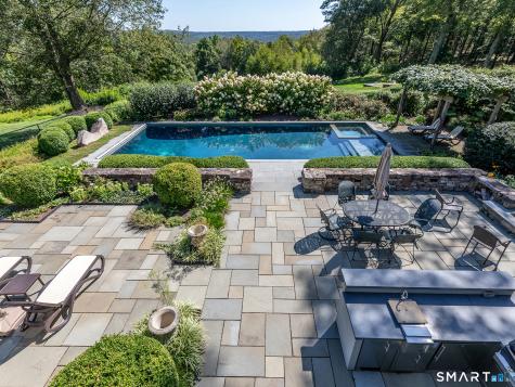 8 Sunrise Lane Bridgewater CT 06752