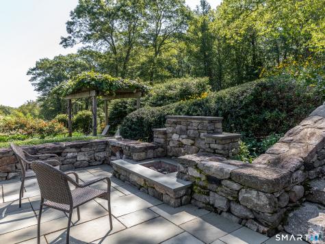 8 Sunrise Lane Bridgewater CT 06752