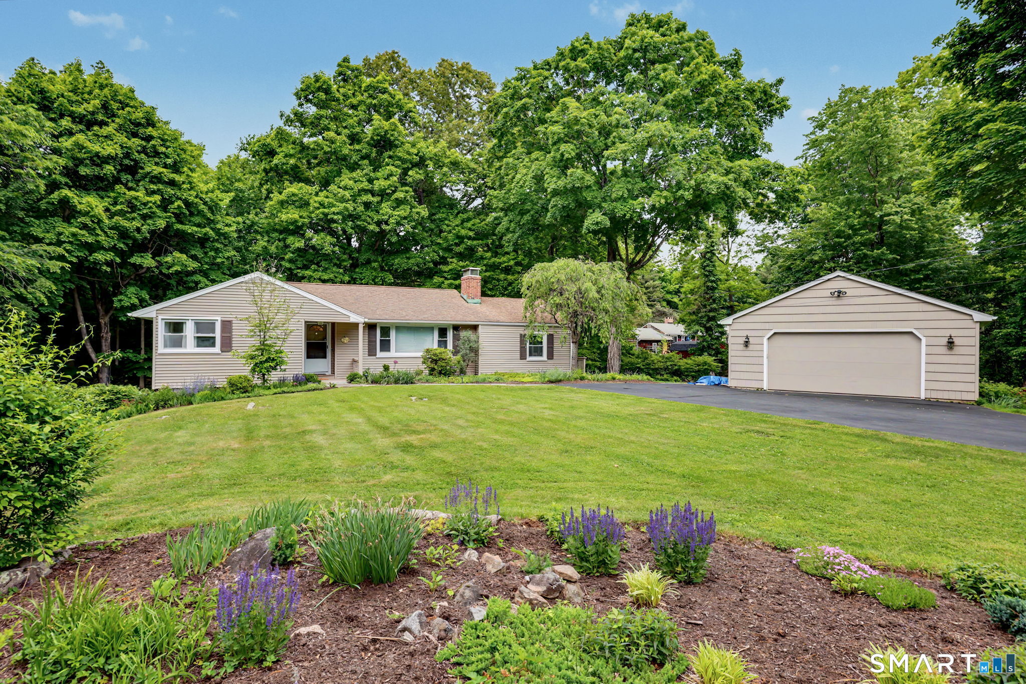 27 Apple Lane Redding CT 06896