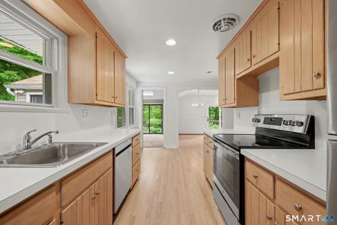 27 Apple Lane Redding CT 06896