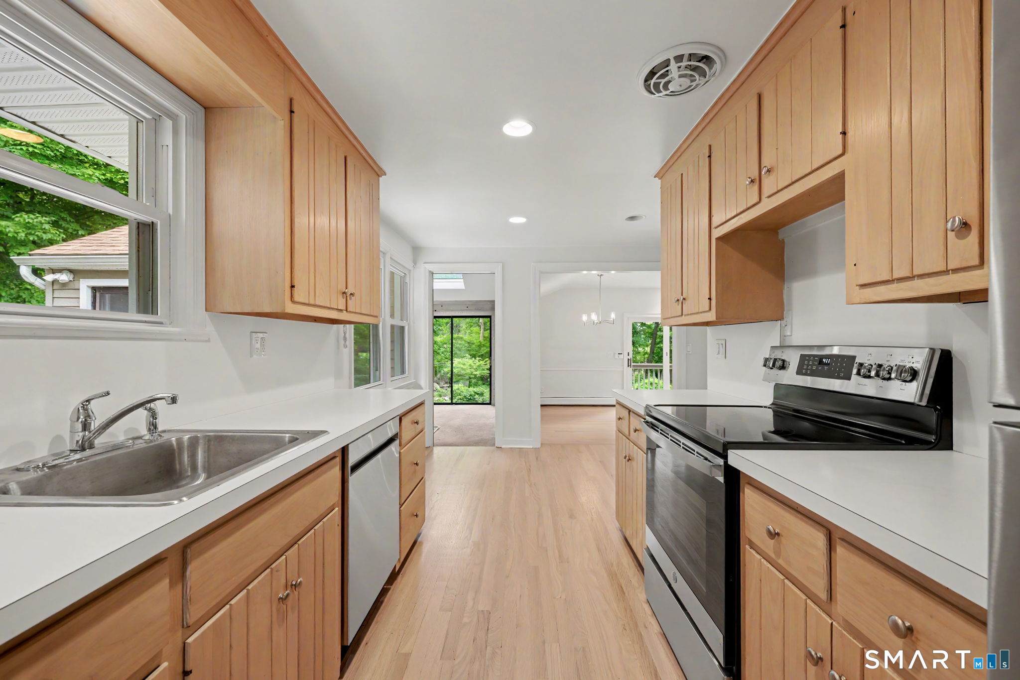 27 Apple Lane Redding CT 06896
