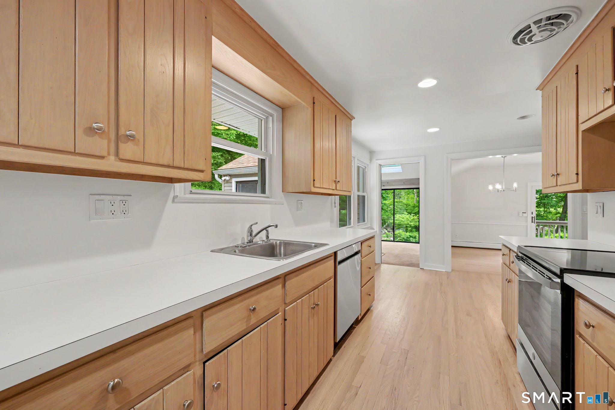 27 Apple Lane Redding CT 06896