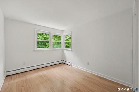 27 Apple Lane Redding CT 06896
