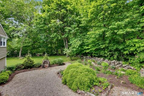 27 Apple Lane Redding CT 06896