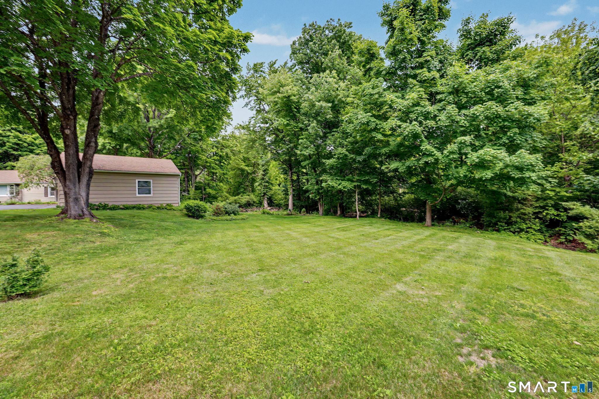 27 Apple Lane Redding CT 06896